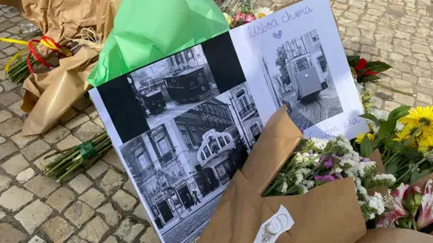 Flowers and a black and white image of the funicular on the street