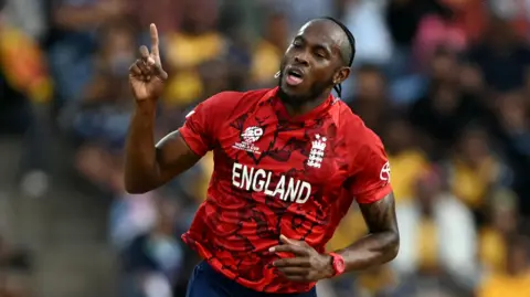 Jofra Archer celebrates a wicket