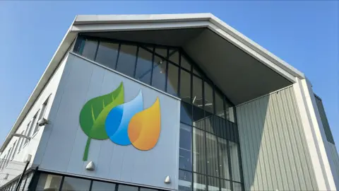 Jamie Niblock/BBC A Scottish Power building with a logo showing three leaves, in green, blue and yellow