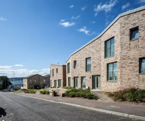 Keith Hunter Ellengowan Regeneration - a general view of some housing