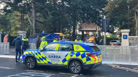 798f4ef0-af43-11f0-a743-017a38be2260.jpg Violence outside Citywest migrant hotel orchestrated online, Irish police say