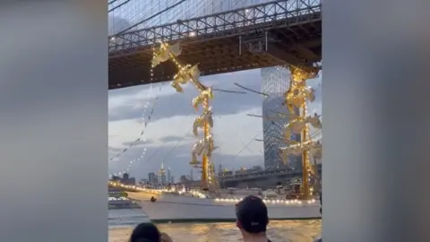 Ships mast bends as it smashes into Brooklyn Bridge