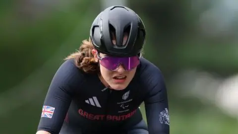 Daphne Schrager in action at the Paris Paralympics
