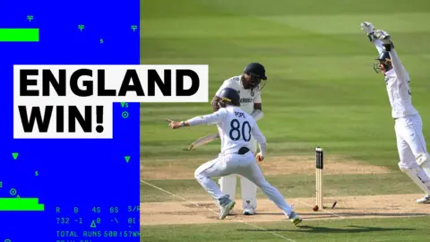 Jamie Smith and Ollie Pope celebrate Mohammed Siraj's wicket
