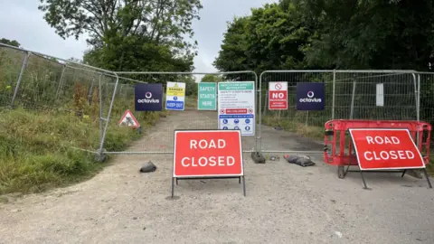 Roadwork perimeter fence being set up on Lyneham Banks