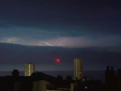 JOELYPOELY, BBC WEATHER WATCHER Lightning seen in Brighton & Hove 