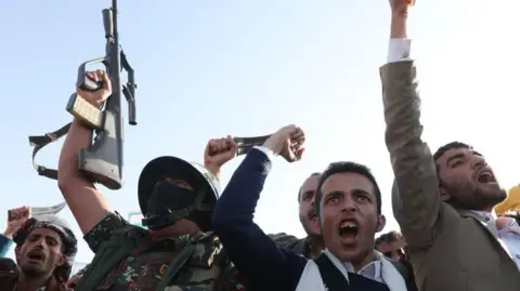 Houthi supporters shout slogans during an anti-US and anti-Israel protest in Sanaa, Yemen (20/12/24)