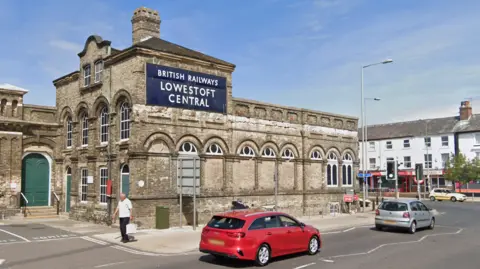 Google Maps Lowestoft railway station
