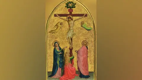 PA Media Une photo non datée publiée par Christie's de la crucifixion de Fra Angelico peinte dans les années 1420 est la plus ancienne peinture sur panneau survivante de l'artiste. La Crucifixion avec la Vierge, Saint Jean l'Évangéliste et la Madeleine.