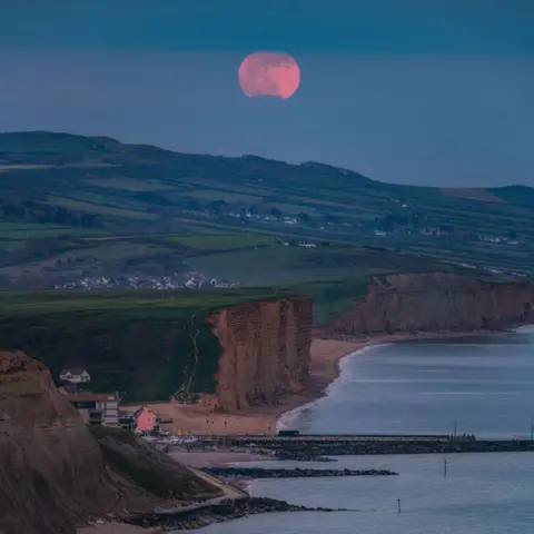 jamesloveridgephotography   MONDAY - West Bay