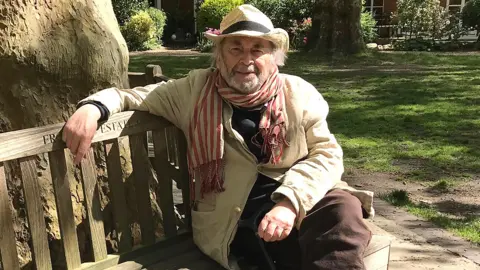 Linda Kitson Quentin Blake sitting on a bench