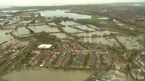 Ariel view of flooding in Oxford City and surrounding fields.
Copyright