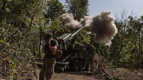 Anadolu via Getty Images Ukrainian soldiers fire the Ukrainian artillery piece 'Bohdana' from their artillery position in the direction of Toretsk, Ukraine, on 31 August 2025