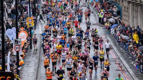 Runners in the 2023 London Marathon