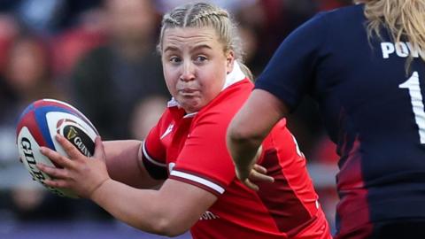 Wales hooker Molly Reardon in action against England 