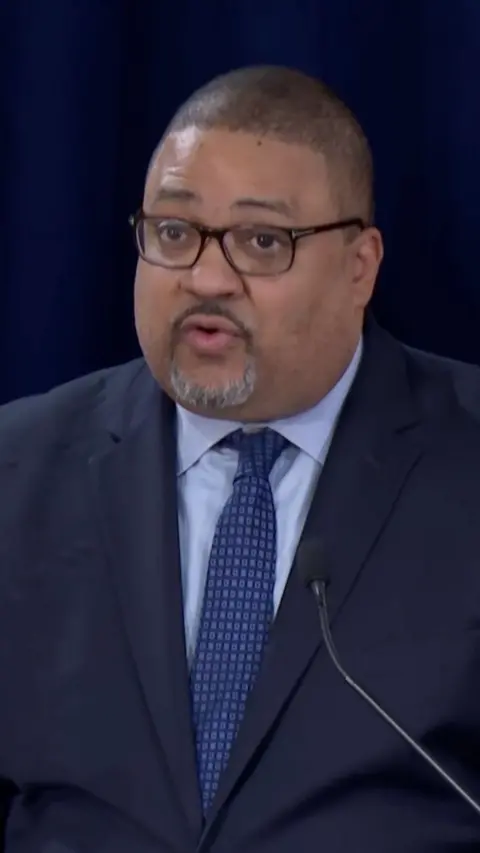 Late CEO Brian Thompson mid-speech.