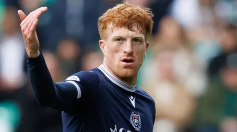 Dundee forward Simon Murray