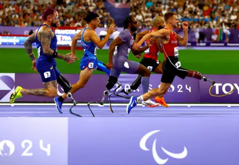 Thomas Mukoya / Reuters Alessandro Ossola of Italy, Leon Schaefer of Germany Desmond Jackson of United States, Daniel Wagner of Denmark and Vinicius Goncalves Rodrigues of Brazil successful  action