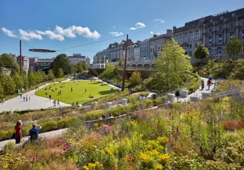 Andrew Lee Union Terrace Gardens - a shot of the garden looking very green