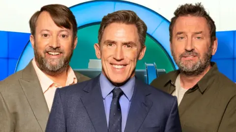 David Mitchell, Rob Brydon and Lee Mack on the set of Would I Lie To You>