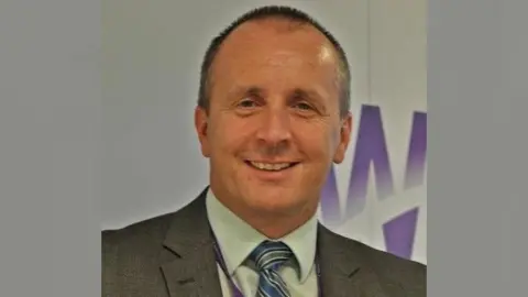 Dave Edmunds Image of Dave in a suit and tie.