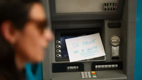 A powerless cash machine