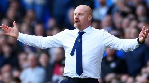 Everton manager Sean Dyche gesticulates on the touchline
