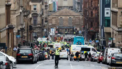 Getty Images The scene of a Glasgow street following the Park Inn stabbings in 2020. Lots of emergency services are visible.