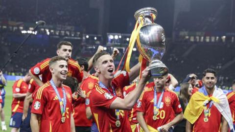 Spain celebrate their victory in Berlin