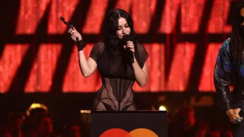 Getty Images Charli XCX Mengumpulkan Satu dari Lima Penghargaan