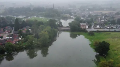 BBC Weather Watchers/Jack March Un campo inundado en Witherley, Warwickshire