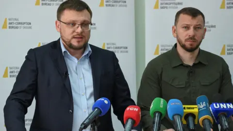 Reuters Director of the National Anti-Corruption Bureau Semen Kryvonos and Director of the Specialized Anti-Corruption Prosecutor's Office Oleksandr Klymenko attend a press conference dedicated to the detention of Ukraine's Supreme Court head, in Kyiv, Ukraine May 16, 2023