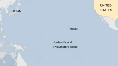 Map showing Pacific Ocean and the relative locations of the US, Japan, Howland Island and Kikumaroro Island