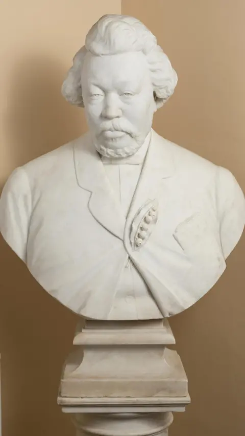 MNH A white marble bust of James Brown on a plinth against a cream background.