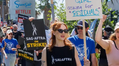 Mitglieder von Reuters Sag-Aftra streiken in den USA