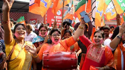 Bharatiya Janata Party (BJP) supporters celebrate as early trends show the ruling National Democratic Alliance leading in the Bihar state assembly election results, in Patna, India, November 14, 2025. REUTERS/Sonu Kishan TPX IMAGES OF THE DAY
