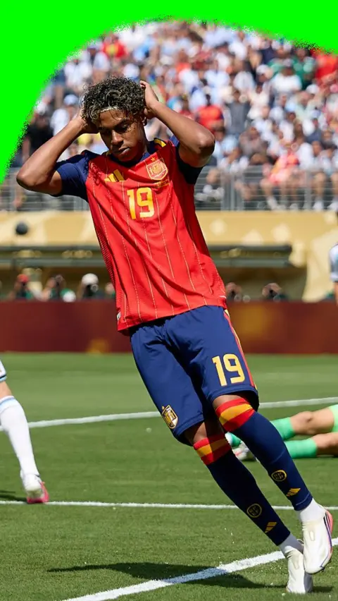 Lamine Yamal mid-strike at the 2026 World Cup final.