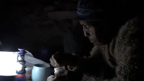 53e9e9a0-4844-11f0-84b6-6bf0f66205f1.jpg The village in Peru that lives in the dark next to a gorgeous solar plant