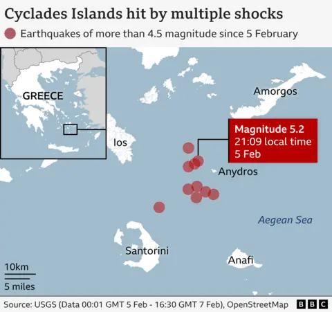 Maps of Greek islands show the location of earthquakes above 4.5 magnitude between Santorini, iOS, anydros, Amorgos and Anafi in the Aegean Sea since February 5th. One is labeled as magnitude 5.2.