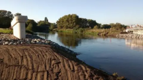 South Derbyshire District Council The under-construction Walton Bridge and Bypass