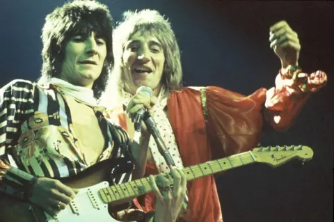 Mick Gold/Redferns Ron WOOD and Rod STEWART