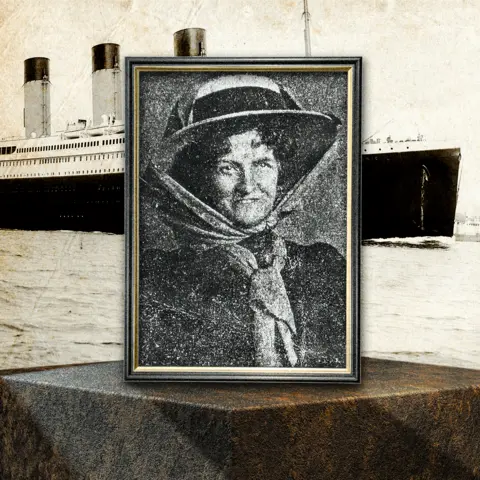 BBC Una fotografía de la pasajera del Titanic Marian Meanwell, sonriendo y con un gran sombrero, superpuesta a una imagen del Titanic (foto Encyclopedia Titanica/Getty Images)