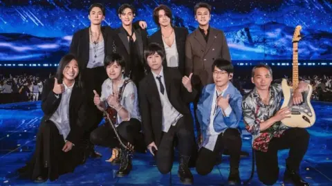 Instagram/vic.chou_official (Top, from left) Vanness Wu, Vic Chou, Jerry Yan and Ken Chu of Taiwanese boy band F4 with the five members of rock group Mayday pose for a photograph at the Taipei Arena after Mayday's concert