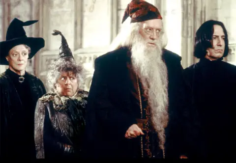 PA Media Dame Maggie Smith, Miriam Margolis, Richard Harris und Alan Rickman spielen die Hauptrollen in „Harry Potter und die Kammer des Schreckens“ aus dem Jahr 2002 