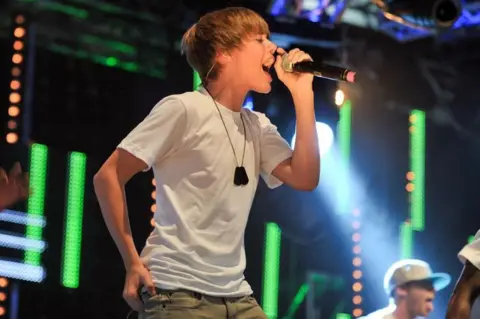 Andy Sheppard/Getty Images Justin Bieber at the Faenol Festival singing