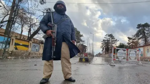 EPA/Shutterstock A Pakistani security official stands guard near a roadblock in Quetta, south-western Balochistan province on 31 January 2026.