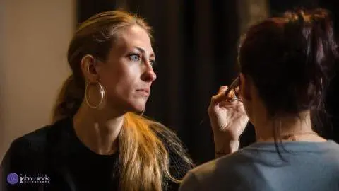 John Wirick Trump voter Katie Walsh applies make-up 