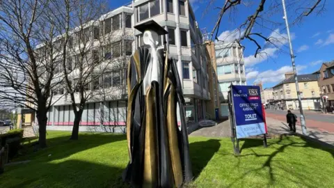 Louise Barrell The Cambridge Don Sculpture