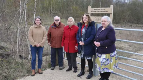  Friends of Woodlands and Coachwood Green volunteers with district councillors