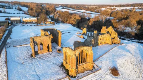 BBC Weather Watchers / Andy artist Remnants of a castle stand tall surrounded by snow. It is a sunny day.